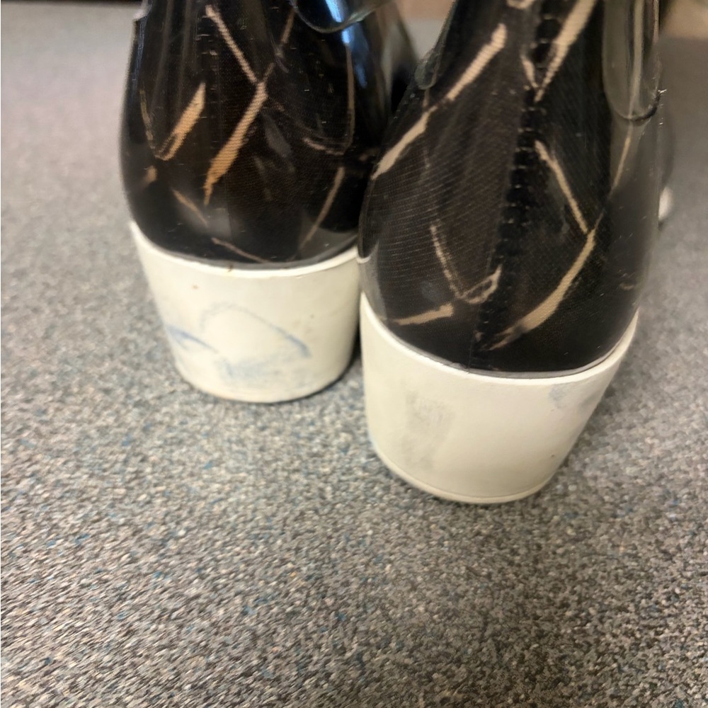 CHANEL (rain boots) - Picture 6 of 15